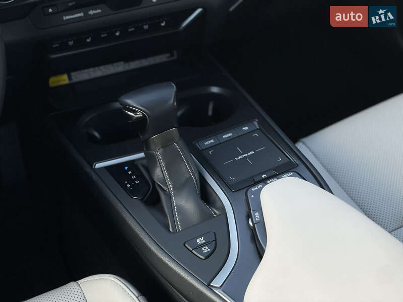 Позашляховик / Кросовер Lexus UX 2022 в Львові