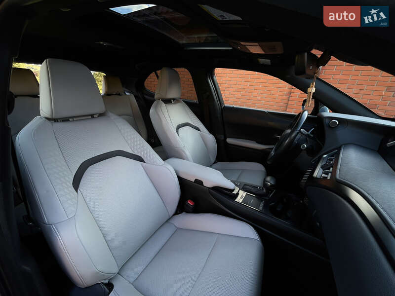 Позашляховик / Кросовер Lexus UX 2022 в Львові