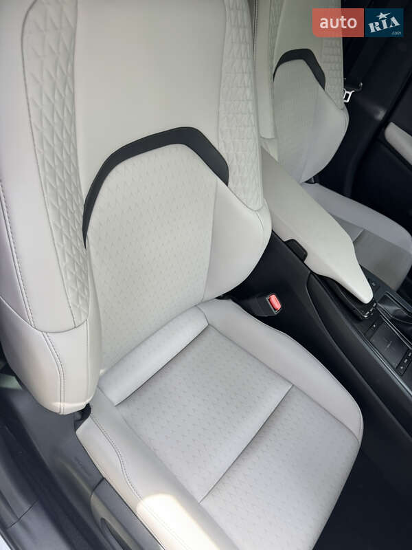 Внедорожник / Кроссовер Lexus UX 2020 в Львове