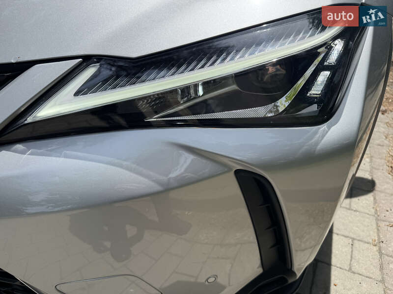 Внедорожник / Кроссовер Lexus UX 2020 в Львове