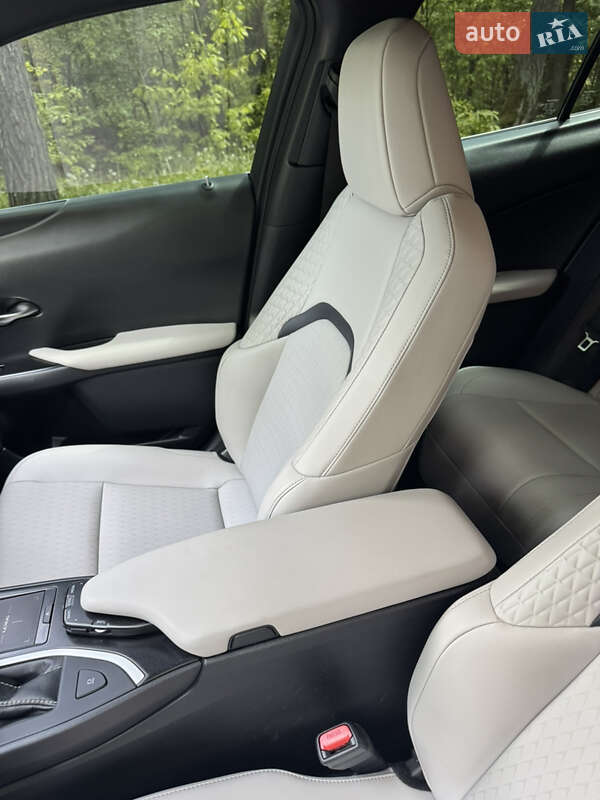 Внедорожник / Кроссовер Lexus UX 2020 в Львове