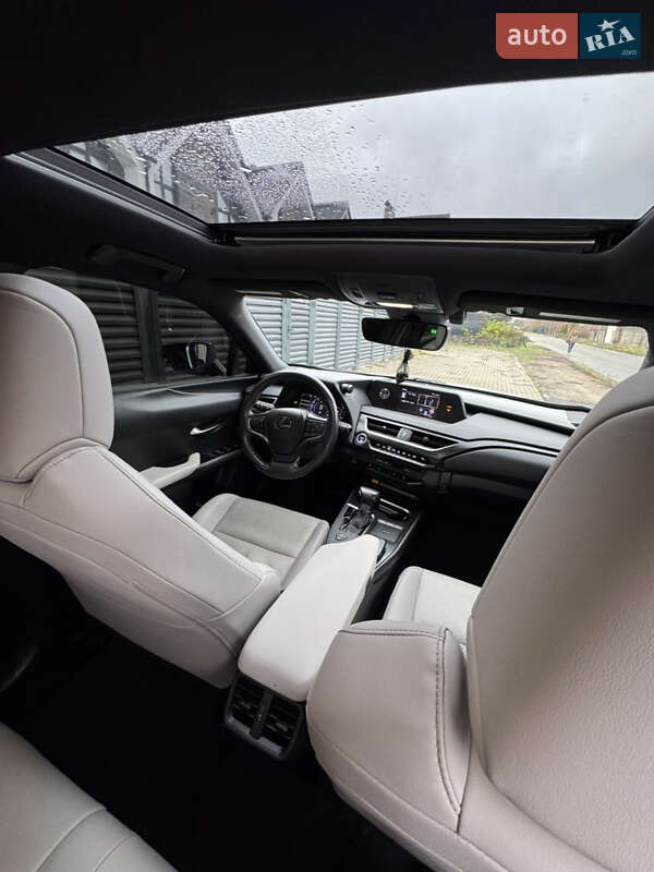 Внедорожник / Кроссовер Lexus UX 2020 в Киеве