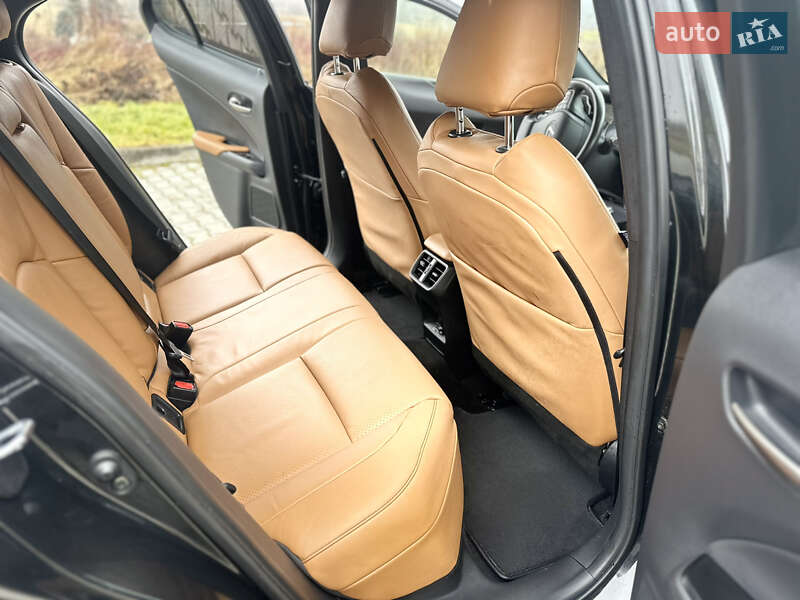 Позашляховик / Кросовер Lexus UX 2021 в Дрогобичі