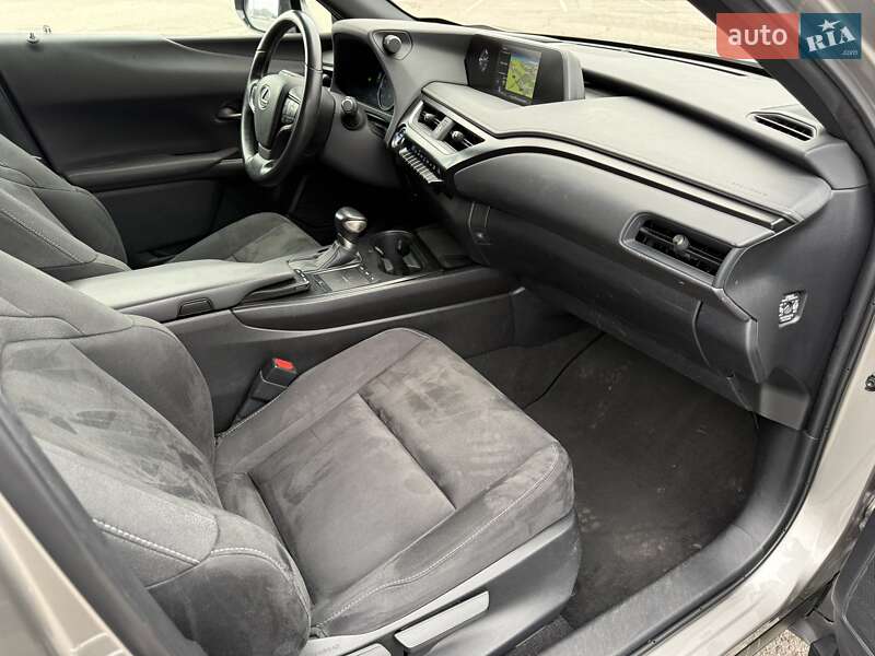 Внедорожник / Кроссовер Lexus UX 2020 в Львове