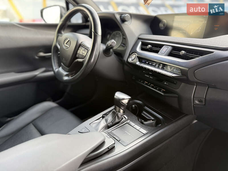 Позашляховик / Кросовер Lexus UX 2019 в Одесі фото 40 Позашляховик / Кросовер Lexus UX 2019 в Одесі