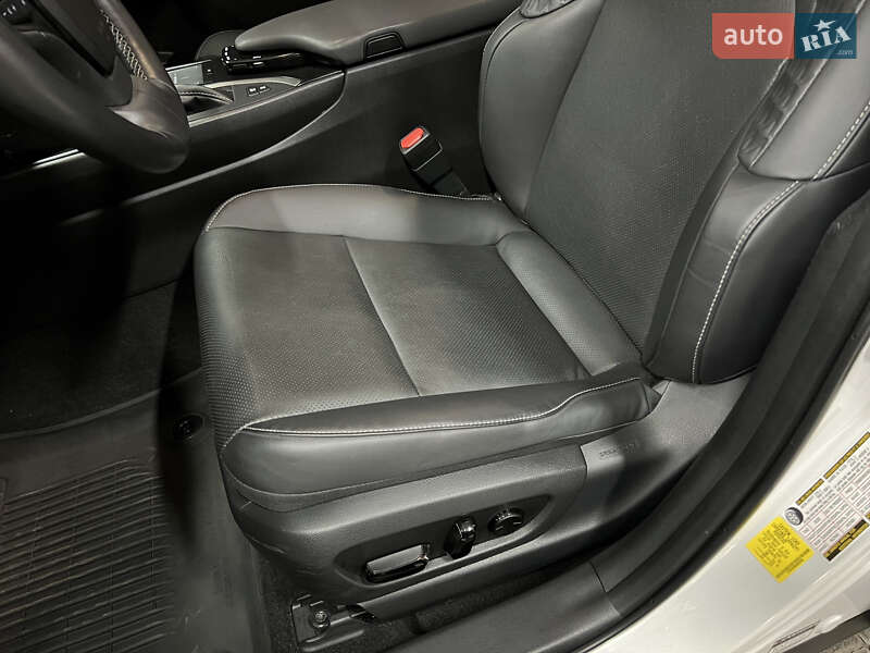 Позашляховик / Кросовер Lexus UX 2021 в Києві