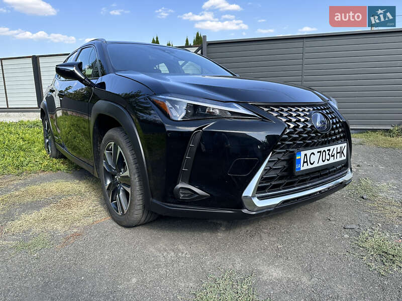 Позашляховик / Кросовер Lexus UX 2020 в Нововолинську