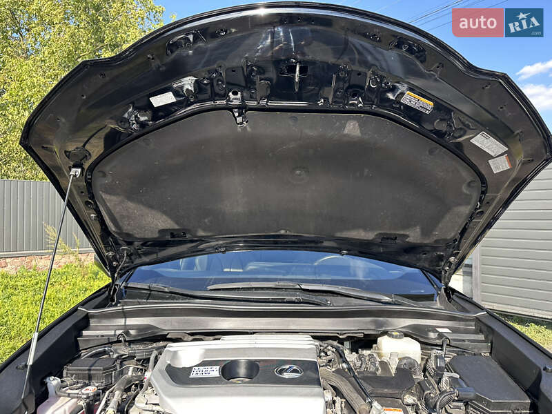 Позашляховик / Кросовер Lexus UX 2020 в Нововолинську