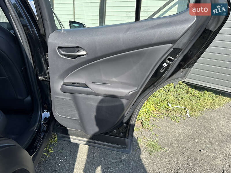 Позашляховик / Кросовер Lexus UX 2020 в Нововолинську