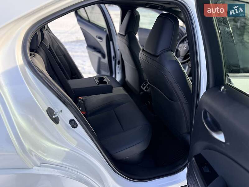 Позашляховик / Кросовер Lexus UX 2022 в Києві