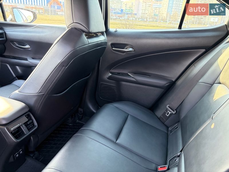Позашляховик / Кросовер Lexus UX 2019 в Тернополі