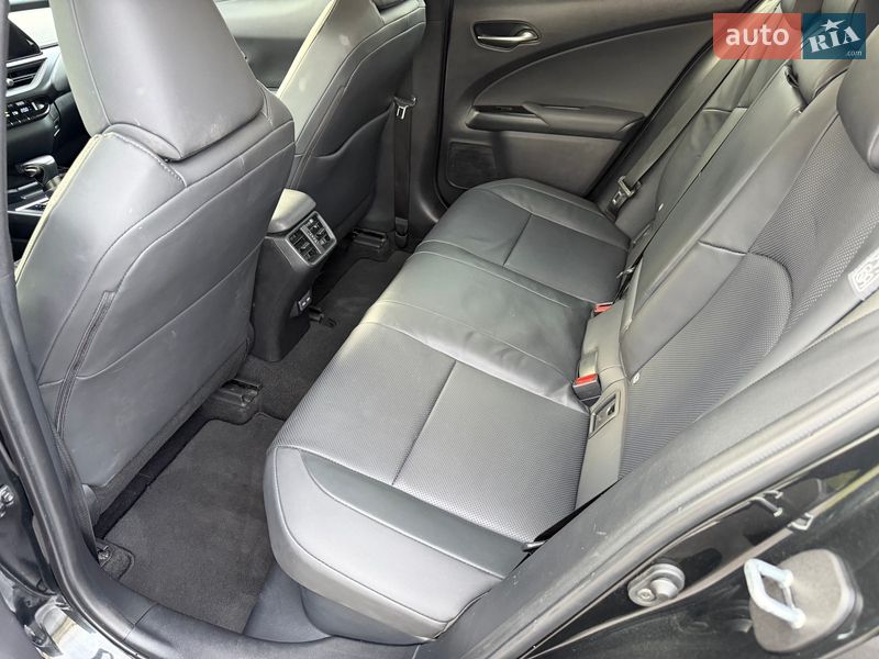 Позашляховик / Кросовер Lexus UX 2023 в Львові