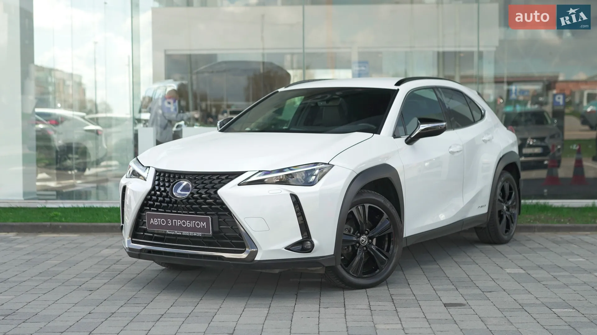 2021 Lexus UX - фото 1