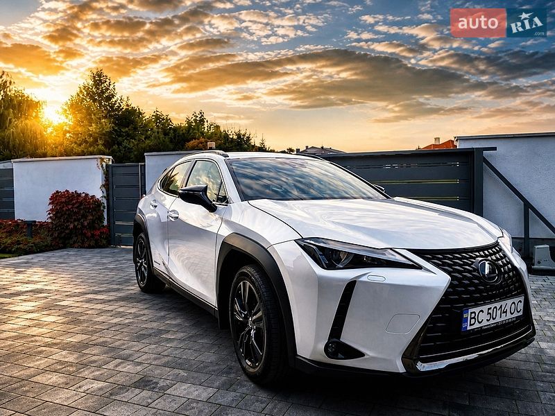 Lexus UX 2022