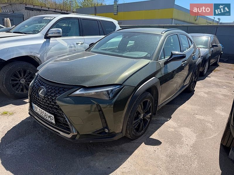 Lexus UX 2021