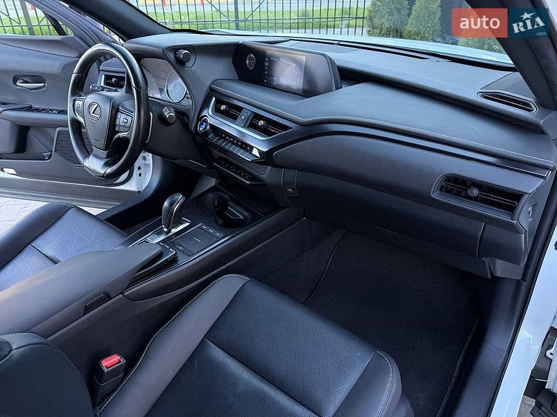 Внедорожник / Кроссовер Lexus UX 2021 в Киеве