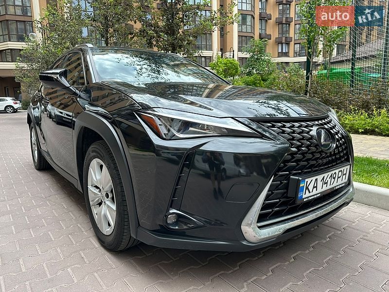Lexus UX 2021