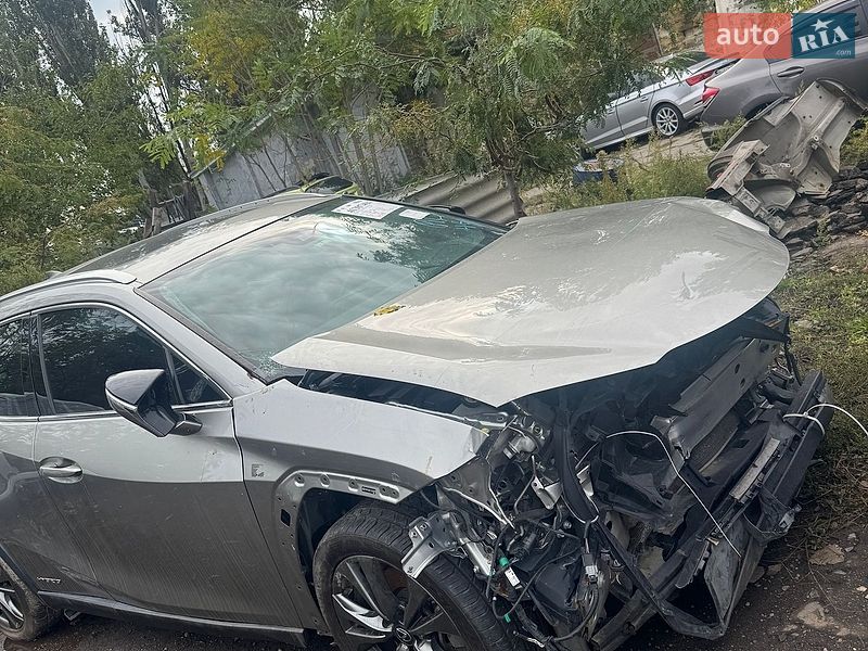 Lexus UX, фото з оголошення