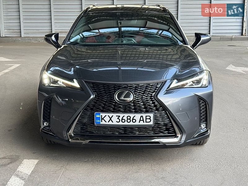 Lexus UX, photos from the listing