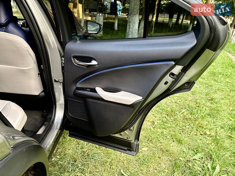 Позашляховик / Кросовер Lexus UX 2021 в Ромнах
