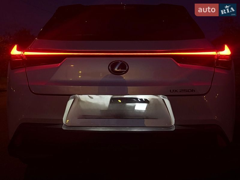 Lexus UX 2020