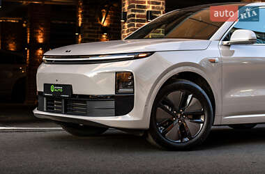 Внедорожник / Кроссовер Li Auto L6 2025 в 