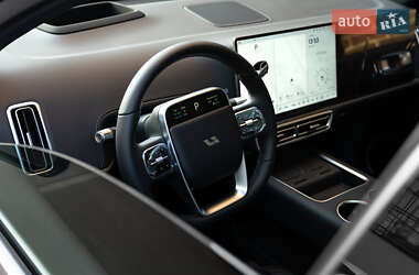 Внедорожник / Кроссовер Li Auto L6 2025 в 