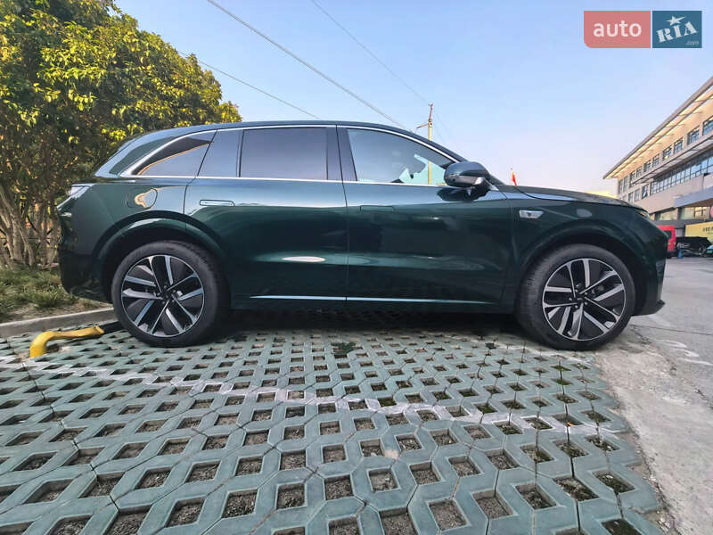 Внедорожник / Кроссовер Li Auto L6 2024 в Киеве