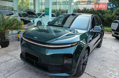 Внедорожник / Кроссовер Li Auto L6 2024 в Киеве
