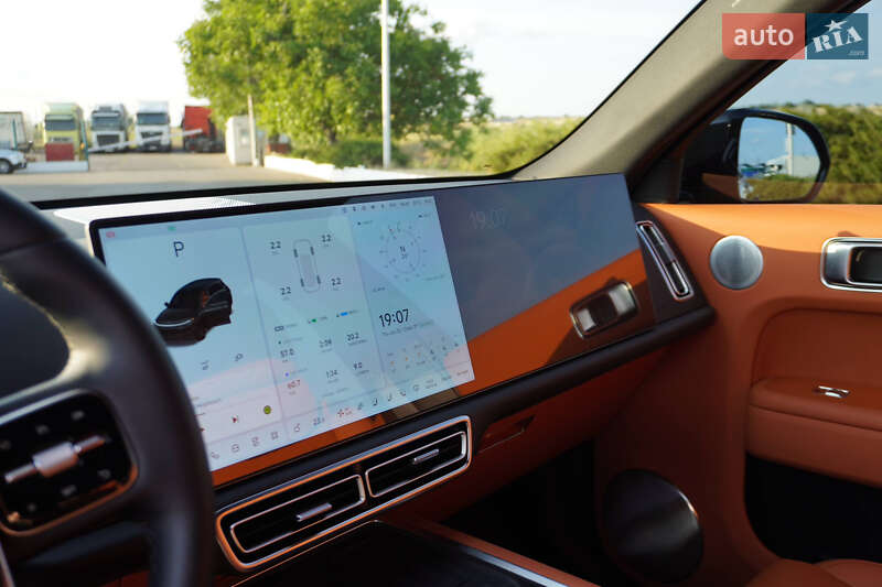 Внедорожник / Кроссовер Li Auto L7 2024 в Одессе
