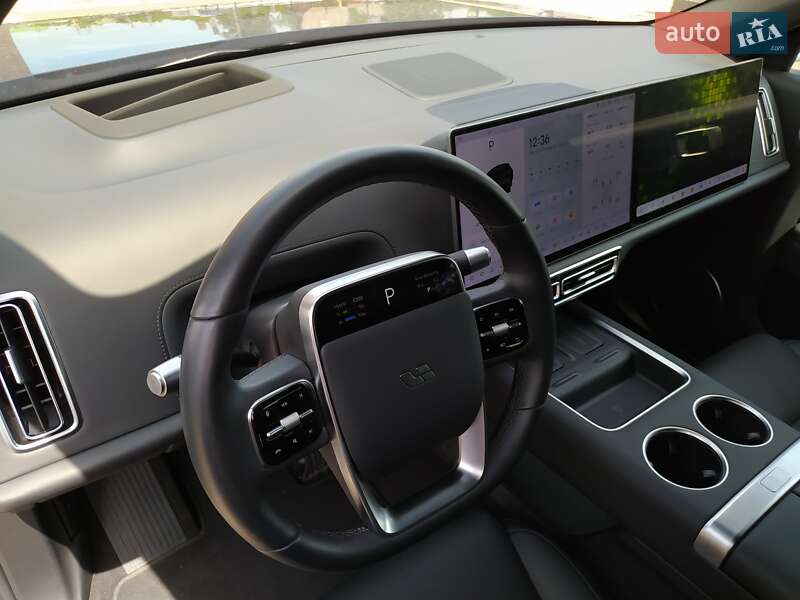 Внедорожник / Кроссовер Li Auto L7 2024 в Киеве