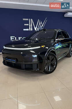 Внедорожник / Кроссовер Li Auto L7 2024 в 