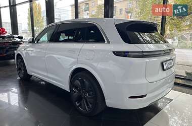 Позашляховик / Кросовер Li Auto L7 2024 в 