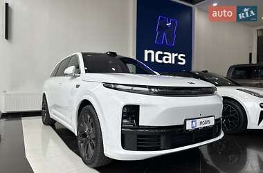 Позашляховик / Кросовер Li Auto L7 2024 в 
