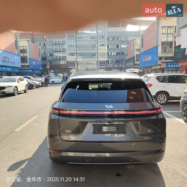 Внедорожник / Кроссовер Li Auto L7 2024 в Киеве