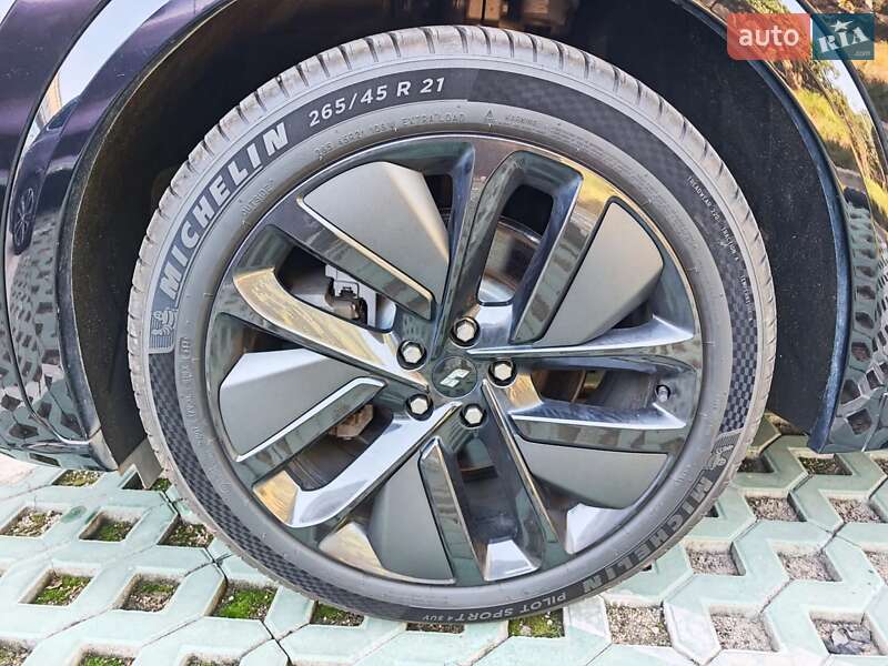 Внедорожник / Кроссовер Li Auto L7 2024 в Киеве