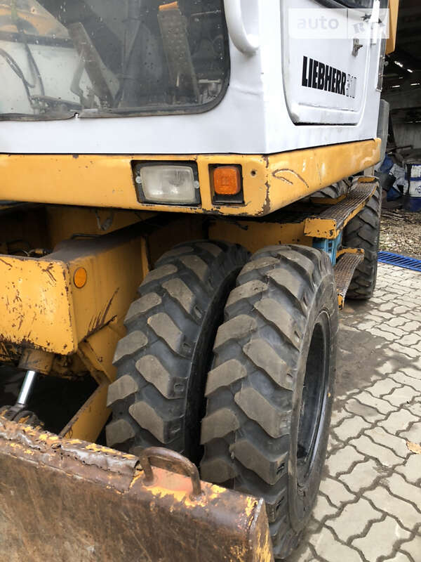 Колесный экскаватор Liebherr 311 1996 в Калуше