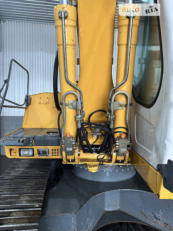 Гусеничный экскаватор Liebherr 904 2005 в Ковеле