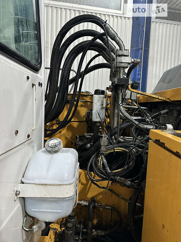 Гусеничный экскаватор Liebherr 904 2005 в Ковеле