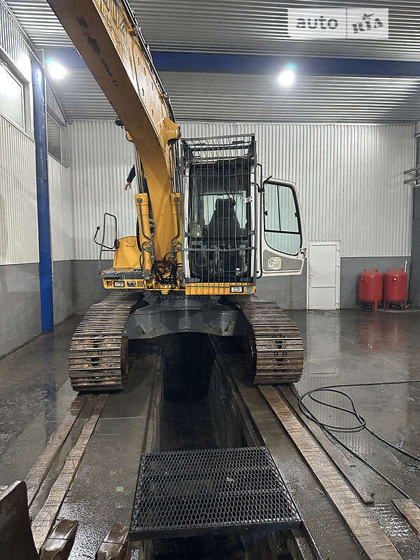 Гусеничный экскаватор Liebherr 904 2005 в Ковеле
