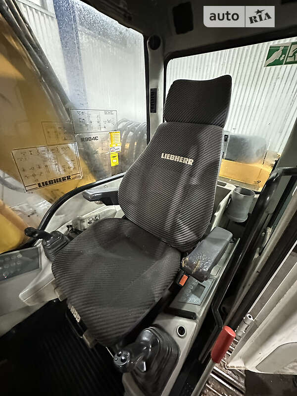 Гусеничный экскаватор Liebherr 904 2005 в Ковеле