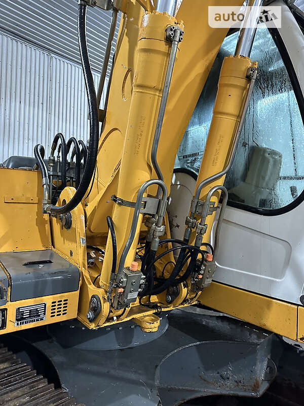 Гусеничный экскаватор Liebherr 904 2005 в Ковеле