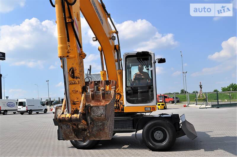 Колесный экскаватор Liebherr A 2007 в Ровно