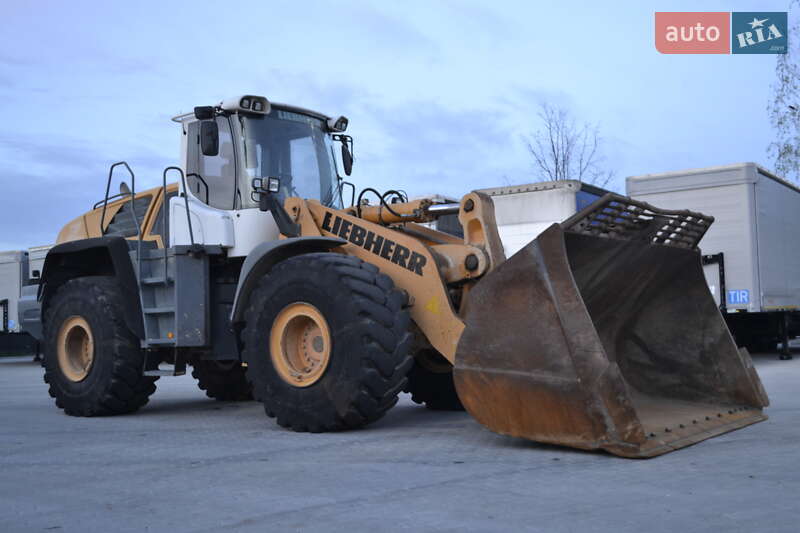 Фронтальні навантажувачі Liebherr L 580 2011 в Хусті