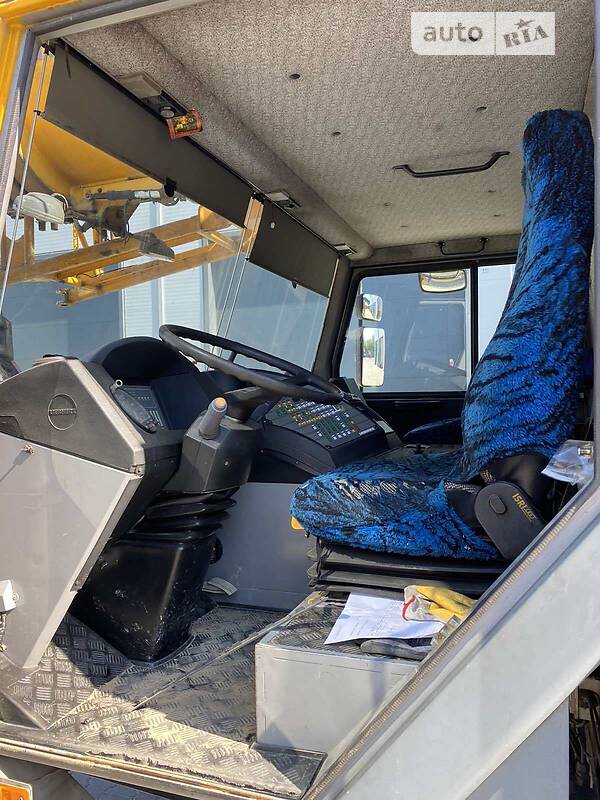 Автокран Liebherr LTM 1999 в Львове