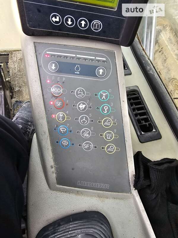 Автомобиль скорой помощи Liebherr R 966 2008 в Стрые