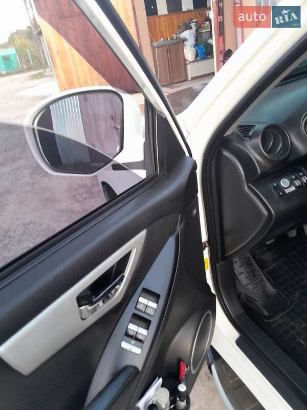 Внедорожник / Кроссовер Lifan X60 2014 в Киеве фото 5 Внедорожник / Кроссовер Lifan X60 2014 в Киеве