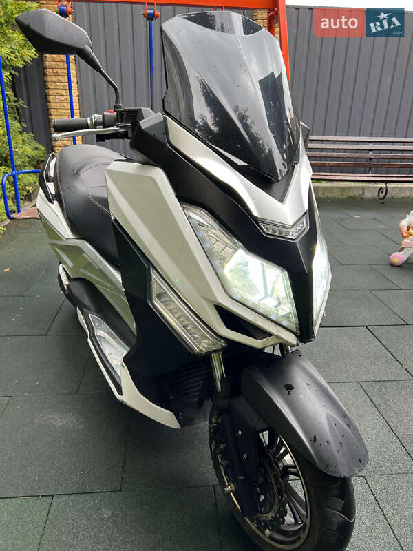 Макси-скутер Like.Bike Earth 2021 в Киеве