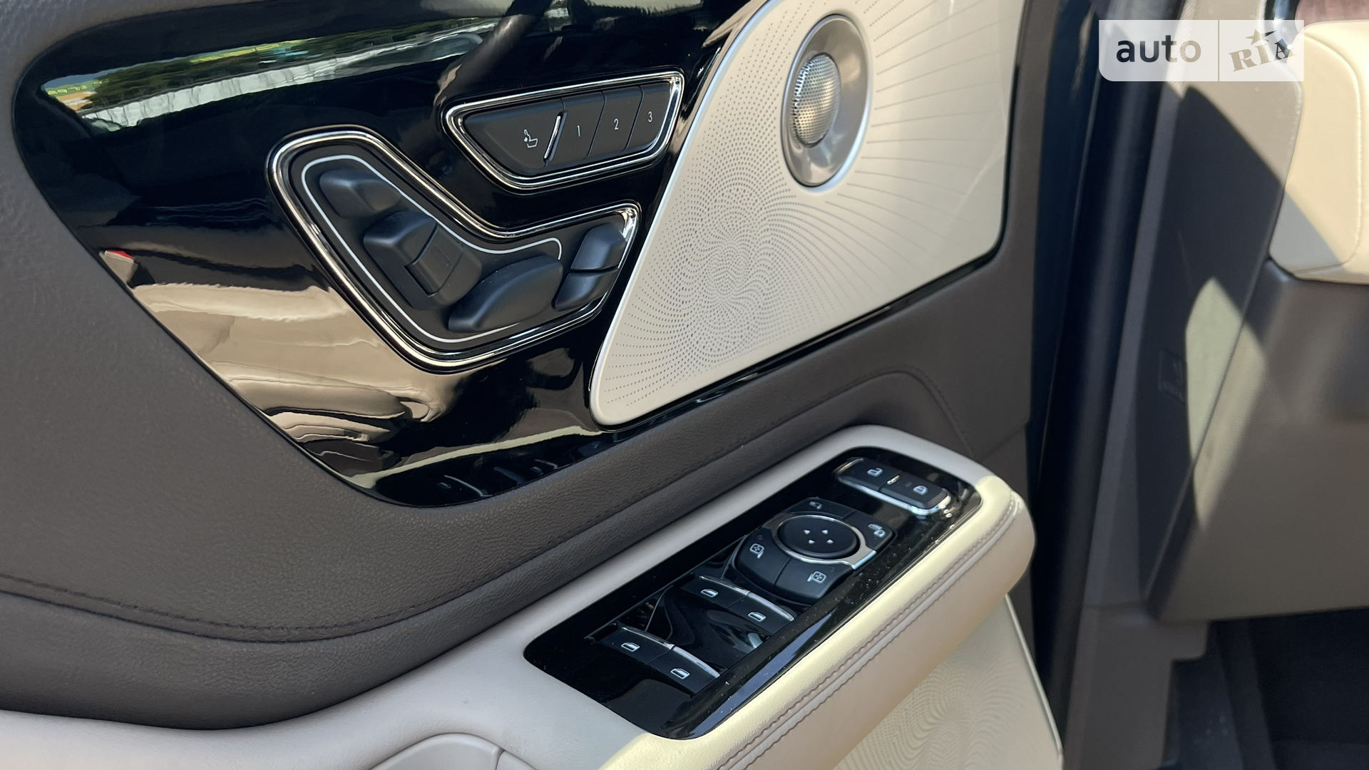 2022 Lincoln Aviator - мініатюра 28