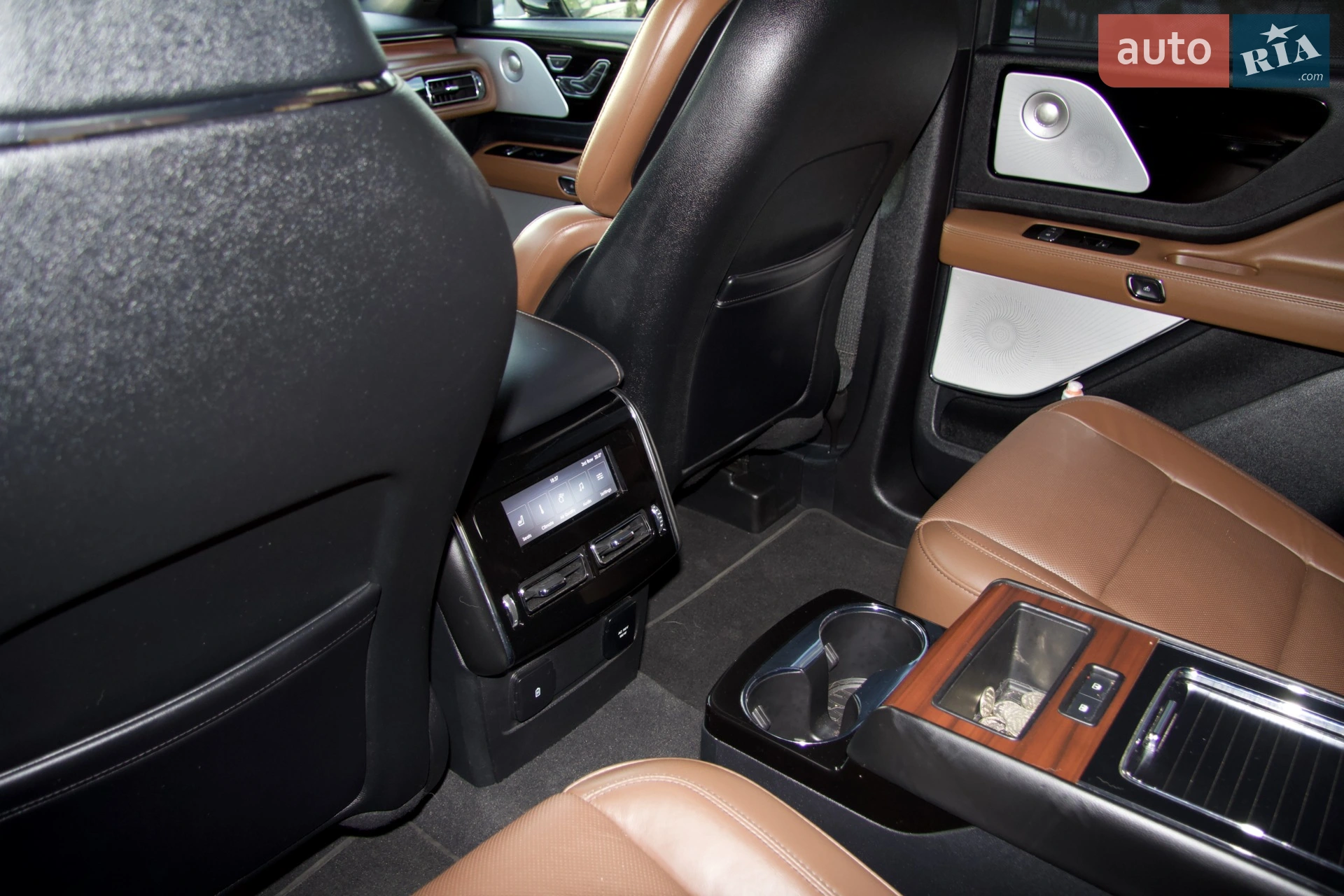 2022 Lincoln Aviator - мініатюра 17